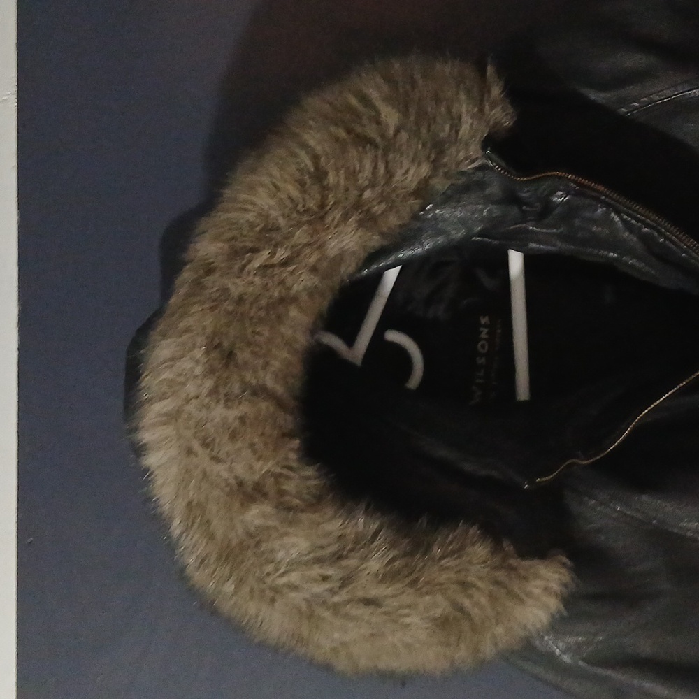 Wilsons Leather Men's Black Leather Jacket w/ Fur Hood. Size Large - Picture 3 of 9